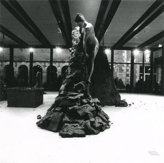 Erik Dietman Performance